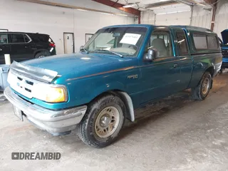 1995 Ford Ranger Splash z VIN 1FTCR14UXSPA86594, wystawiony jako IAAI lot #42517683 z przebiegiem 162 507 mil mil oraz . Historia ofert i sprzedaży dostępna na DreamBid. Obrazek 2.