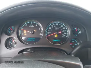 2008 Chevrolet Suburban LTZ z VIN 1GNFC16048J195872, wystawiony jako IAAI lot #41389825 z przebiegiem 207 421 mil mil oraz . Historia ofert i sprzedaży dostępna na DreamBid. Obrazek 7.