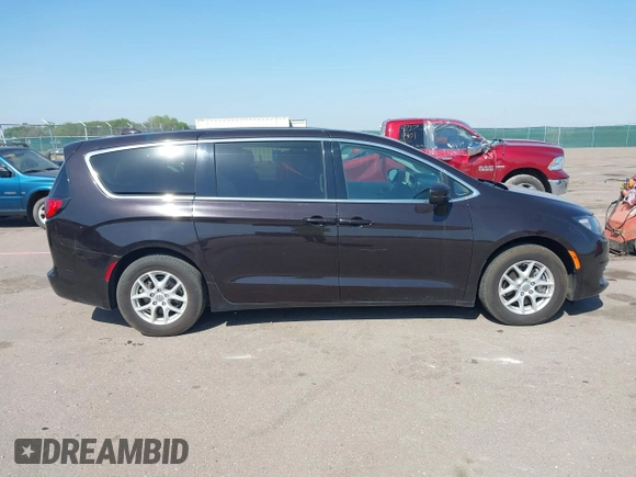 2017 Chrysler Pacifica Touring with VIN 2C4RC1DG7HR695171, listed as a IAAI auction lot 42230782 with 114,273 mi miles and . Bid and sale history available at DreamBid. Image 13.