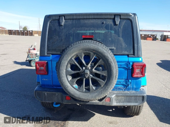 2023 Jeep Wrangler Sahara z VIN 1C4JJXP60PW513969, wystawiony jako IAAI lot #41766631 z przebiegiem 34 819 mil mil oraz . Historia ofert i sprzedaży dostępna na DreamBid. Obrazek 17.