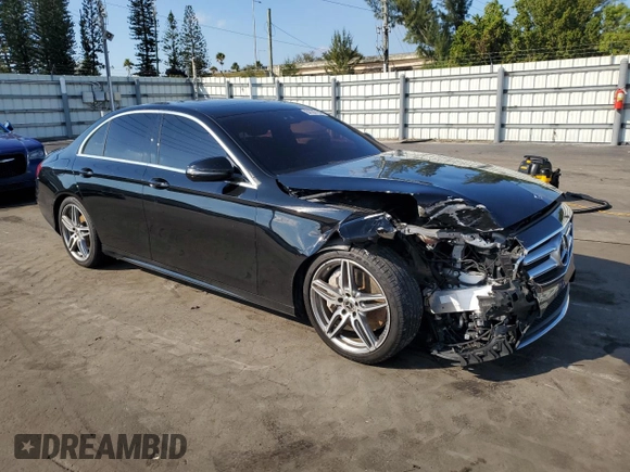 2018 Mercedes-Benz E-Class E 300 with VIN WDDZF4JB0JA479096, listed as a Copart auction lot 84189164 with 58,289 mi miles and Salvage Title. Bid and sale history available at carsss.com. Image 4.