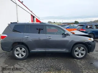 2013 Toyota Highlander Limited with VIN 5TDYK3EH5DS092173, listed as a IAAI auction lot 41484395 with 119,138 mi miles. Bid and sale history available at carsss.com. Image 13.