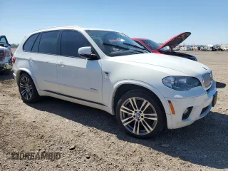 2013 BMW X5 xDrive50i z VIN 5UXZV8C52D0C16129, wystawiony jako Copart lot #47967905 z przebiegiem 111 011 mil mil oraz Szkoda całkowita • Salvage title. Historia ofert i sprzedaży dostępna na DreamBid. Obrazek 4.