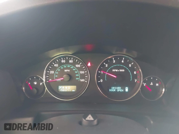 2007 Jeep Commander Sport with VIN 1J8HG48K97C518217, listed as a IAAI auction lot 42124862 with 198,371 mi miles. Bid and sale history available at carsss.com. Image 7.