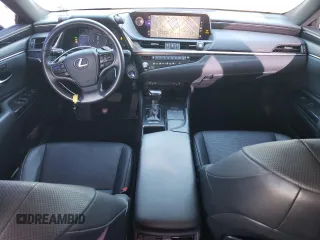 2021 Lexus ES 300h z VIN 58ADA1C12MU012758, wystawiony jako Copart lot #50065485 z przebiegiem 43 605 mil mil oraz Szkoda całkowita • Salvage title. Historia ofert i sprzedaży dostępna na DreamBid. Obrazek 8.
