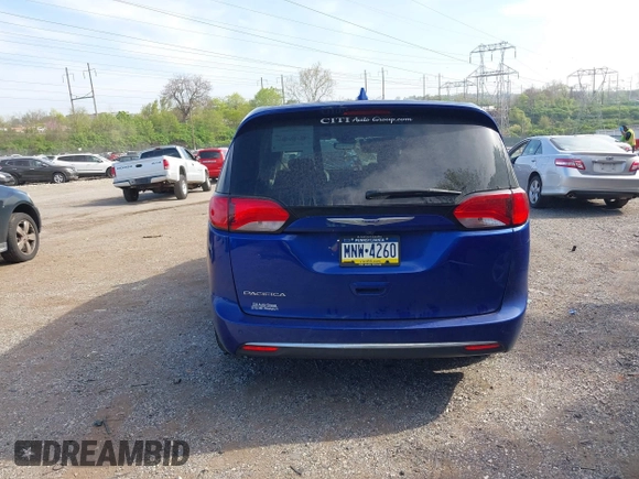 2020 Chrysler Pacifica Touring with VIN 2C4RC1FGXLR185354, listed as a IAAI auction lot 42093302 with 117,932 mi miles and . Bid and sale history available at DreamBid. Image 17.