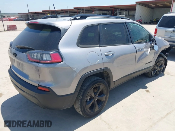 2021 Jeep Cherokee Altitude z VIN 1C4PJLLB4MD215146, wystawiony jako IAAI lot #42253929 z przebiegiem 42 666 mil mil oraz . Historia ofert i sprzedaży dostępna na DreamBid. Obrazek 4.