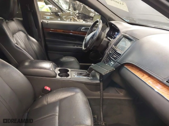 2018 Lincoln MKT with VIN 2LMHJ5NK8JBL02014, listed as a IAAI auction lot 41489437 with 298,510 mi miles. Bid and sale history available at carsss.com. Image 5.