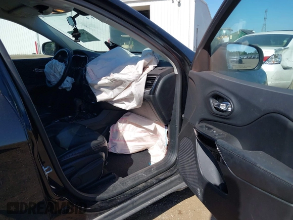 2019 Jeep Cherokee Latitude Plus with VIN 1C4PJMLB3KD375361, listed as a IAAI auction lot 42654334 with 84,373 mi miles and . Bid and sale history available at DreamBid. Image 5.