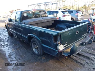 2003 Chevrolet S-10 with VIN 1GCCS19H638165384, listed as a IAAI auction lot 41543313 with 117,386 mi miles and . Bid and sale history available at DreamBid. Image 3.