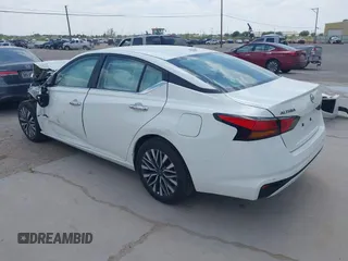 2025 Nissan Altima SV with VIN 1N4BL4DV3SN373851, listed as a IAAI auction lot 42123464 with 4,401 mi miles and . Bid and sale history available at DreamBid. Image 3.