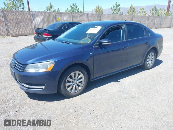 2015 Volkswagen Passat Limited Edition Edition z VIN 1VWAT7A38FC049237, wystawiony jako IAAI lot #42185305 z przebiegiem 157 351 mil mil oraz . Historia ofert i sprzedaży dostępna na DreamBid. Obrazek 2.