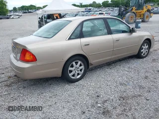 2001 Toyota Avalon XL z VIN 4T1BF28B71U192791, wystawiony jako IAAI lot #42180729 z przebiegiem 132 397 mil mil oraz . Historia ofert i sprzedaży dostępna na DreamBid. Obrazek 4.
