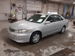 2005 Toyota Camry STD z VIN 4T1BE32K65U400652, wystawiony jako IAAI lot #41986431 z przebiegiem 218 412 mil mil oraz . Historia ofert i sprzedaży dostępna na DreamBid. Obrazek 2.