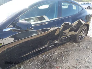 2018 Tesla Model 3 Long Range Battery z VIN 5YJ3E1EA9JF123109, wystawiony jako IAAI lot #42038158 z przebiegiem 133 361 mil mil oraz . Historia ofert i sprzedaży dostępna na DreamBid. Obrazek 19.