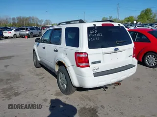 2008 Ford Escape XLT с VIN 1FMCU93168KD99003, выставлен на аукционе IAAI как лот 42133067 с пробегом 136 070 миль миль и . История ставок и продаж доступна на DreamBid. Изображение 3.