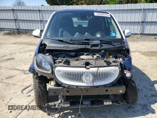 2016 Smart fortwo Passion z VIN WMEFJ5DA6GK064695, wystawiony jako Copart lot #53528315 z przebiegiem 53 508 mil mil oraz Szkody całkowita. Historia ofert i sprzedaży dostępna na DreamBid. Obrazek 5.
