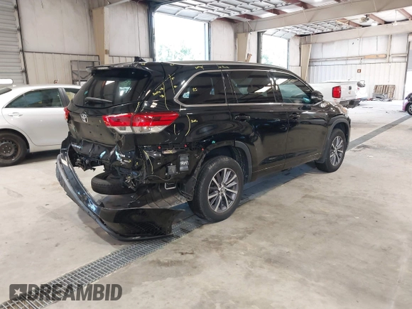 2017 Toyota Highlander XLE with VIN 5TDJZRFH6HS444309, listed as a IAAI auction lot 42640086 with 54,179 mi miles and . Bid and sale history available at DreamBid. Image 4.
