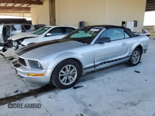 2005 Ford Mustang Deluxe with VIN 1ZVFT84N155186984, listed as a Copart auction lot 52913395 with 264,052 mi miles and Salvage Title. Bid and sale history available at carsss.com. Image 1.