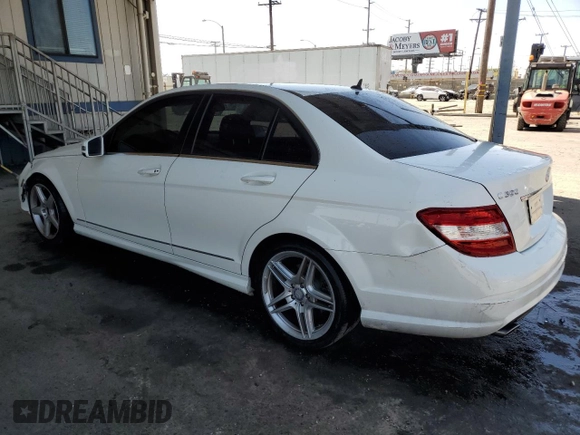 2010 Mercedes-Benz C 300 Sport z VIN WDDGF5EB2AR100365, wystawiony jako Copart lot #61006965 z przebiegiem 103 925 mil mil oraz Szkoda całkowita • Salvage title. Historia ofert i sprzedaży dostępna na DreamBid. Obrazek 2.