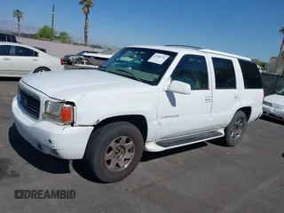 1999 Cadillac Escalade z VIN 1GYEK13R5XR417727, wystawiony jako IAAI lot #42281734 z przebiegiem 220 474 mil mil oraz . Historia ofert i sprzedaży dostępna na DreamBid. Obrazek 12.