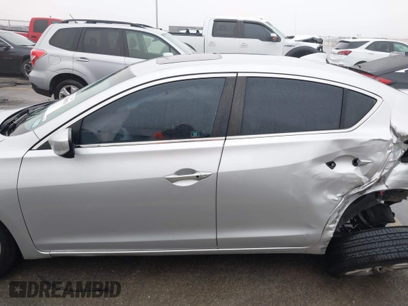 2013 Acura ILX with VIN 19VDE1F3XDE021230, listed as a IAAI auction lot 41586378 with 207,274 mi miles. Bid and sale history available at carsss.com. Image 15.