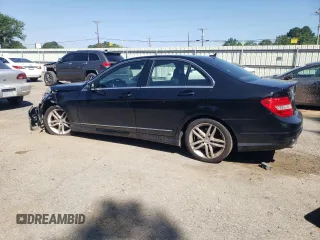 2013 Mercedes-Benz C 300 Sport z VIN WDDGF8AB5DR251793, wystawiony jako Copart lot #57859445 z przebiegiem 138 764 mil mil oraz Szkoda całkowita • Salvage title. Historia ofert i sprzedaży dostępna na DreamBid. Obrazek 2.