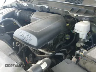 2013 Ram 1500 Tradesman z VIN 1C6RR6FG0DS542351, wystawiony jako IAAI lot #42746199 z przebiegiem 187 550 mil mil oraz . Historia ofert i sprzedaży dostępna na DreamBid. Obrazek 23.