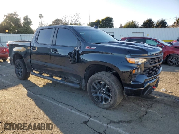 2024 Chevrolet Silverado 1500 Custom Trail Boss with VIN 3GCUDCE83RG218772, listed as a Copart auction lot 44648145 with 8,672 mi miles and Salvage Title. Bid and sale history available at carsss.com. Image 4.