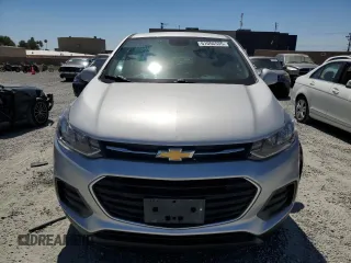 2020 Chevrolet Trax LS with VIN KL7CJKSB0LB340114, listed as a Copart auction lot 61056535 with 42,044 mi miles and Salvage title. Bid and sale history available at DreamBid. Image 5.