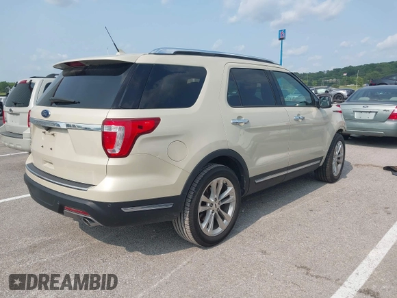 2018 Ford Explorer Limited z VIN 1FM5K7F82JGC70826, wystawiony jako IAAI lot #42387710 z przebiegiem 42 270 mil mil oraz . Historia ofert i sprzedaży dostępna na DreamBid. Obrazek 4.