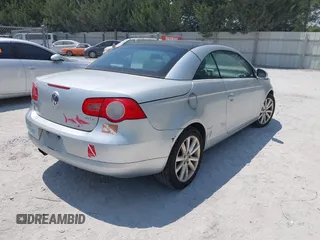 2008 Volkswagen Eos Turbo z VIN WVWBA71F58V030188, wystawiony jako IAAI lot #42040441 z przebiegiem 150 976 mil mil oraz . Historia ofert i sprzedaży dostępna na DreamBid. Obrazek 4.