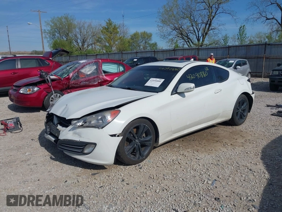 2010 Hyundai Genesis Coupe Grand Touring z VIN KMHHU6KH2AU023718, wystawiony jako IAAI lot #42090880 z przebiegiem 228 944 mil mil oraz . Historia ofert i sprzedaży dostępna na DreamBid. Obrazek 17.