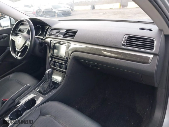 2018 Volkswagen Passat 2.0T SE with VIN 1VWBA7A32JC044389, listed as a IAAI auction lot 41200633 with 93,046 mi miles. Bid and sale history available at carsss.com. Image 5.