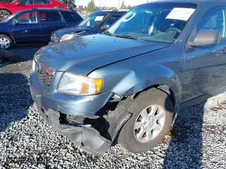 2010 Mazda Tribute Touring with VIN 4F2CY9C73AKM04595, listed as a IAAI auction lot 40797681 with 122,774 mi miles. Bid and sale history available at carsss.com. Image 6.