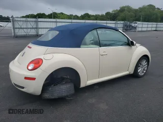 2008 Volkswagen Beetle SE z VIN 3VWRG31YX8M414255, wystawiony jako Copart lot #58972535 z przebiegiem 105 036 mil mil oraz Czysty tytuł • Clean title. Historia ofert i sprzedaży dostępna na DreamBid. Obrazek 3.