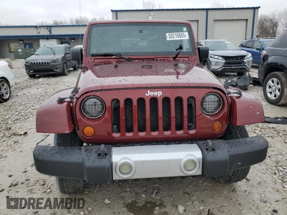 2008 Jeep Wrangler Sahara z VIN 1J4FA54128L561392, wystawiony jako Copart lot #50216865 z przebiegiem 183 825 mil mil oraz Czysty tytuł • Clean title. Historia ofert i sprzedaży dostępna na DreamBid. Obrazek 5.
