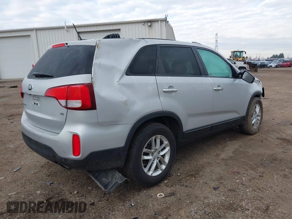 2015 Kia Sorento LX with VIN 5XYKT4A77FG621662, listed as a IAAI auction lot 41883976 with 62,540 mi miles. Bid and sale history available at carsss.com. Image 4.