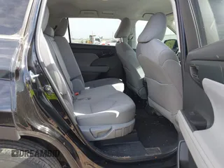 2023 Toyota Highlander L z VIN 5TDKDRBH8PS039060, wystawiony jako IAAI lot #41794375 z przebiegiem 47 745 mil mil oraz . Historia ofert i sprzedaży dostępna na DreamBid. Obrazek 8.