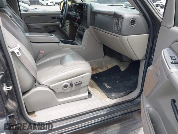 2004 Chevrolet Suburban LT with VIN 1GNFK16Z24J178757, listed as a IAAI auction lot 42457507 with 269,635 mi miles and . Bid and sale history available at DreamBid. Image 5.