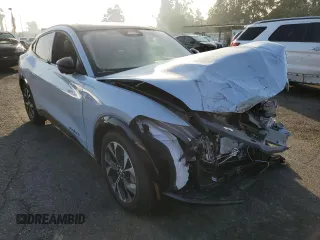 2022 Ford Mustang Mach-E Premium z VIN 3FMTK3R79NMA24032, wystawiony jako Copart lot #64334882 z przebiegiem Nie podano mil oraz . Historia ofert i sprzedaży dostępna na DreamBid. Obrazek 1.