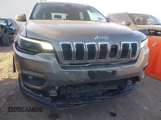 2019 Jeep Cherokee Latitude with VIN 1C4PJMCX7KD127657, listed as a IAAI auction lot 41756436 with 117,483 mi miles. Bid and sale history available at carsss.com. Image 6.