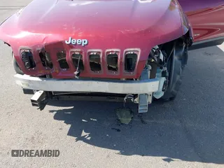 2019 Jeep Cherokee Latitude Plus z VIN 1C4PJMLX0KD346993, wystawiony jako IAAI lot #42373990 z przebiegiem 92 213 mil mil oraz . Historia ofert i sprzedaży dostępna na DreamBid. Obrazek 20.