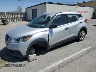 2020 Nissan Kicks S z VIN 3N1CP5BV2LL576522, wystawiony jako Copart lot #54270175 z przebiegiem 99 288 mil mil oraz Szkoda całkowita • Salvage title. Historia ofert i sprzedaży dostępna na DreamBid. Obrazek 1.