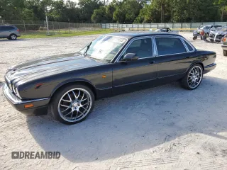 1997 Jaguar XJ with VIN SAJHX6246VC797945, listed as a Copart auction lot 72224934 with 196,299 mi miles and Salvage title. Bid and sale history available at DreamBid. Image 1.
