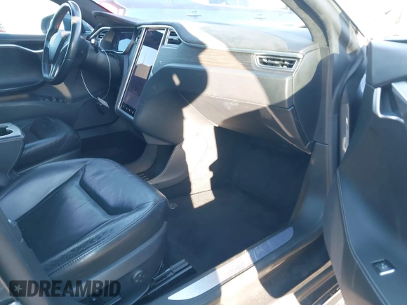 2015 Tesla Model S 85D with VIN 5YJSA1E28FF110066, listed as a IAAI auction lot 40672973 with 100,157 mi miles. Bid and sale history available at carsss.com. Image 5.