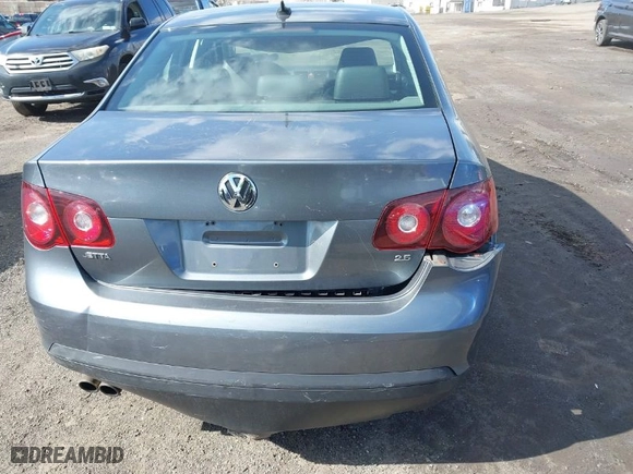 2009 Volkswagen Jetta Sedan SE with VIN 3VWRZ71K49M173498, listed as a IAAI auction lot 41733877 with 141,031 mi miles. Bid and sale history available at carsss.com. Image 12.