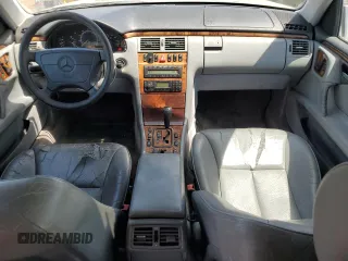 1999 Mercedes-Benz E 320 z VIN WDBJF65HXXA742364, wystawiony jako Copart lot #54201205 z przebiegiem 152 885 mil mil oraz Czysty tytuł • Clean title. Historia ofert i sprzedaży dostępna na DreamBid. Obrazek 8.