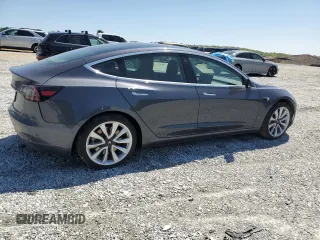 2019 Tesla Model 3 Mid Range z VIN 5YJ3E1EA7KF397524, wystawiony jako Copart lot #52696585 z przebiegiem 82 995 mil mil oraz Szkoda całkowita • Salvage title. Historia ofert i sprzedaży dostępna na DreamBid. Obrazek 3.