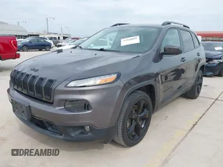 2018 Jeep Cherokee Latitude Tech Connect z VIN 1C4PJLCB1JD553079, wystawiony jako IAAI lot #42068048 z przebiegiem 90 656 mil mil oraz . Historia ofert i sprzedaży dostępna na DreamBid. Obrazek 17.